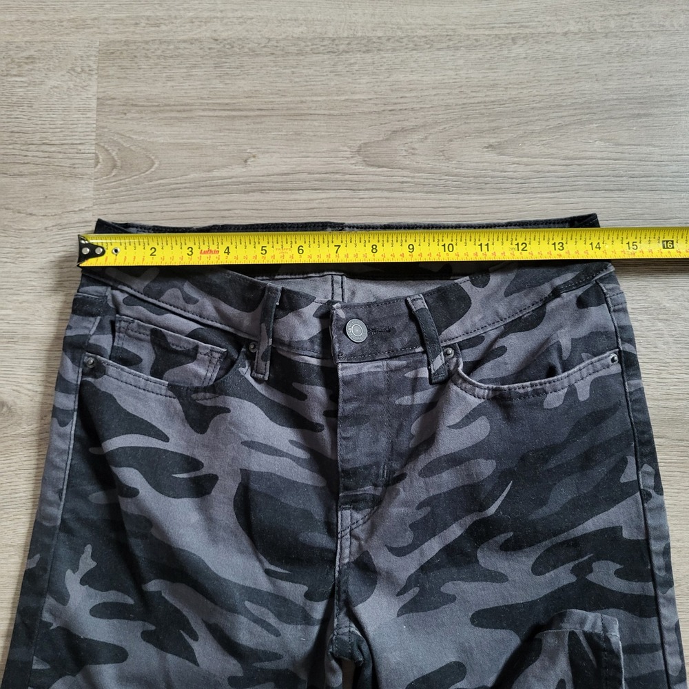 Levis 711 Skinny Jeans Womens 28 Grey Black Camouflage Mid Rise Stretch Pants - Picture 11 of 11